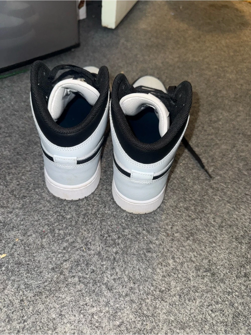 Nike Air Jordan 1 Mid - Black & White